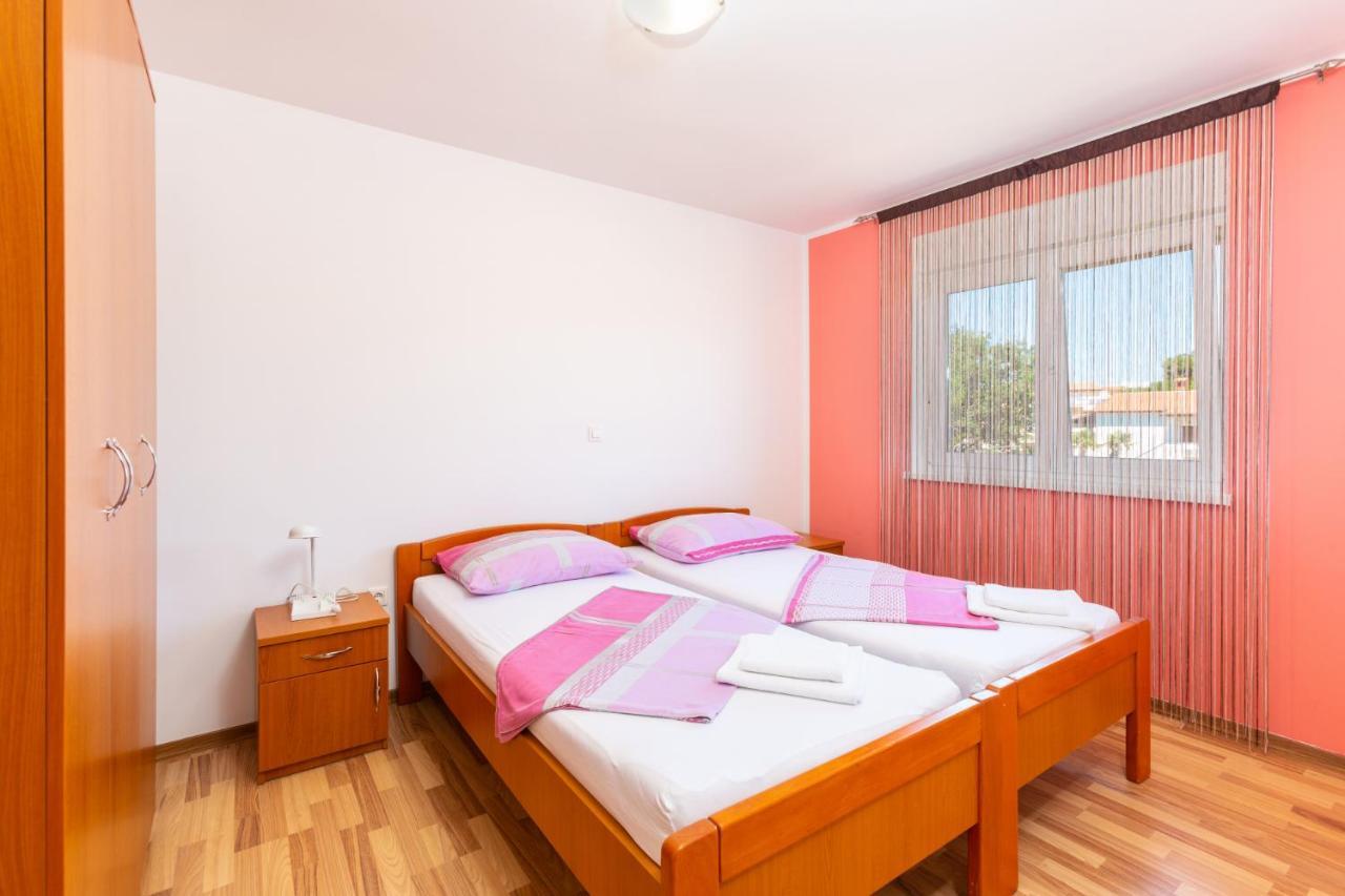 Dragan K1 Hotel Medulin Buitenkant foto