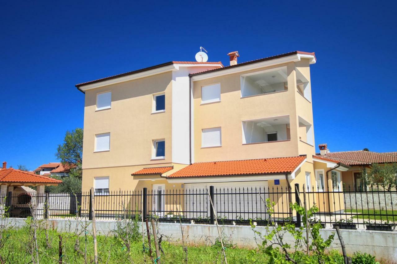 Dragan K1 Hotel Medulin Buitenkant foto