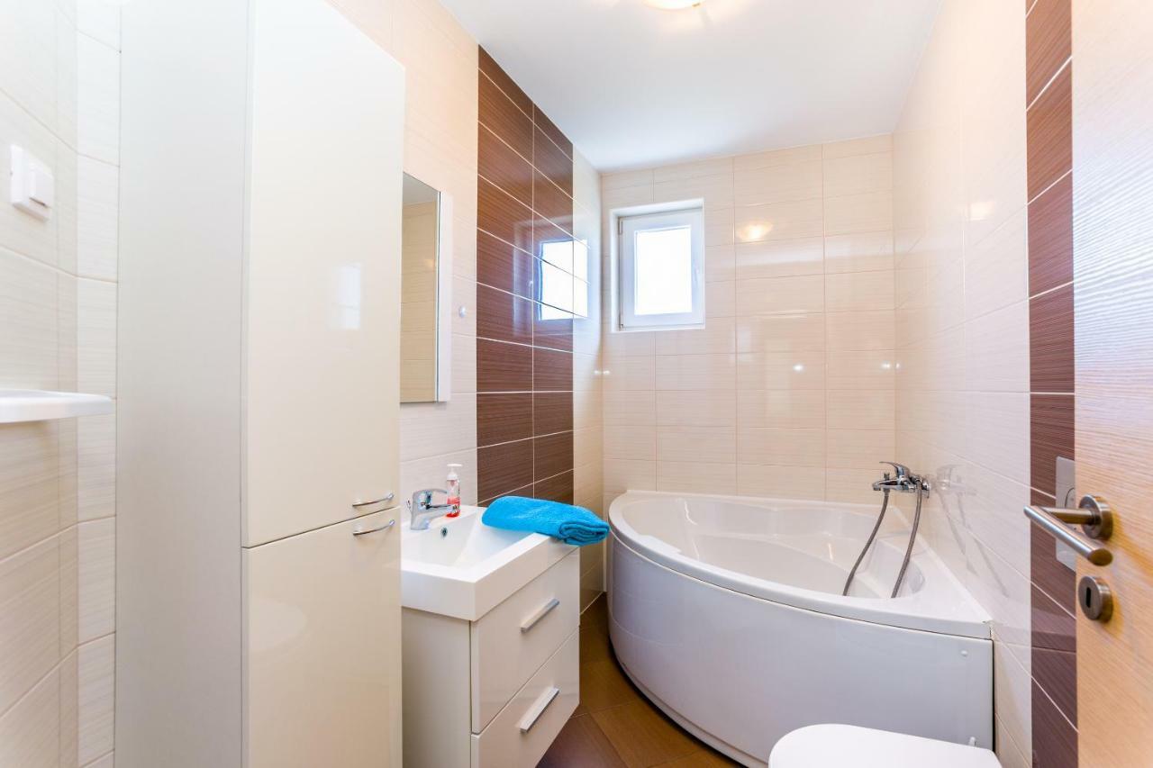 Dragan K1 Hotel Medulin Buitenkant foto